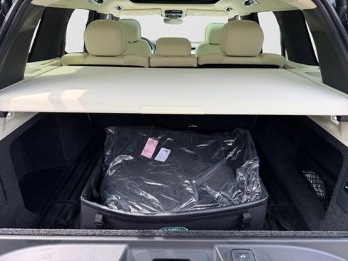 Certified 2025 Land Rover Range Rover SE AWD/4WD image 19