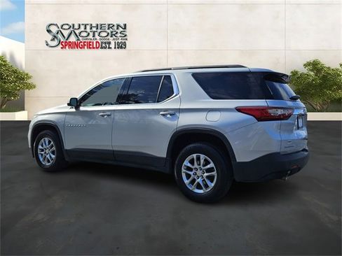 Used 2020 Chevrolet Traverse LT image 3