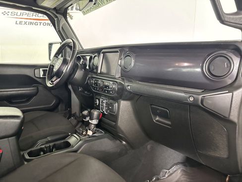 Used 2022 Jeep Gladiator Sport image 28