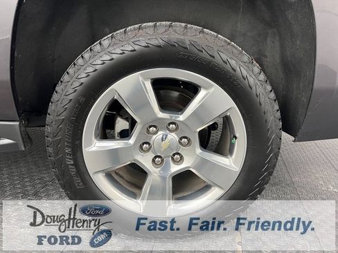 Used 2017 Chevrolet Suburban LT image 22