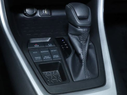 Certified 2024 Toyota RAV4 LE image 27