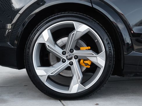 Certified 2022 Audi e-tron S Prestige w/ Prestige Package image 35