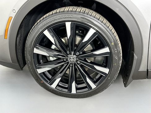 New 2026 Toyota Crown Platinum image 33