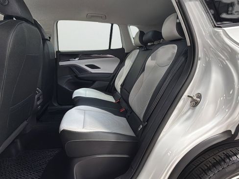 Certified 2025 Volkswagen Tiguan SE AWD/4WD image 28