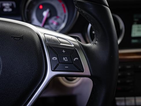 Used 2015 Mercedes-Benz SLK 250 image 31