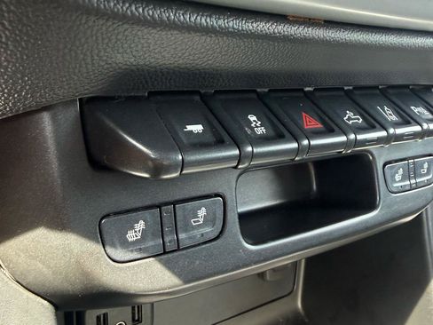 Used 2021 Chevrolet Colorado LT w/ Redline Special Edition AWD/4WD image 17