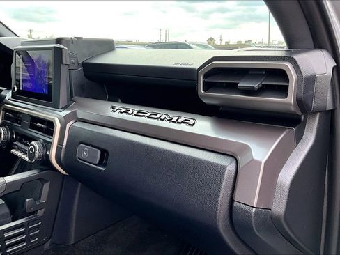 Used 2024 Toyota Tacoma TRD Sport image 21