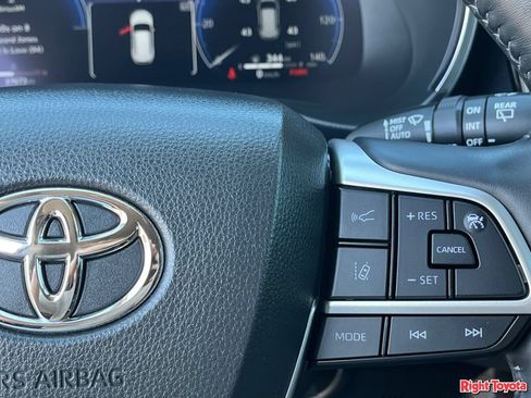 Used 2023 Toyota Highlander Platinum FWD image 23