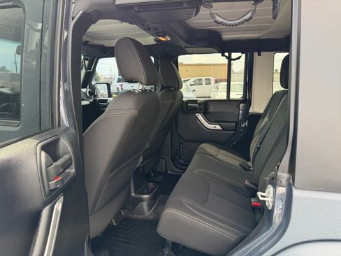 Used 2016 Jeep Wrangler Unlimited Sahara w/ Connectivity Group AWD/4WD image 7