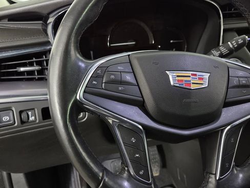 Used 2018 Cadillac XT5 Luxury w/ Driver Awareness Package image 19
