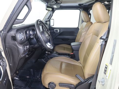Used 2022 Jeep Wrangler Unlimited Sahara AWD/4WD image 12