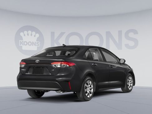 Used 2024 Toyota Corolla LE FWD image 2