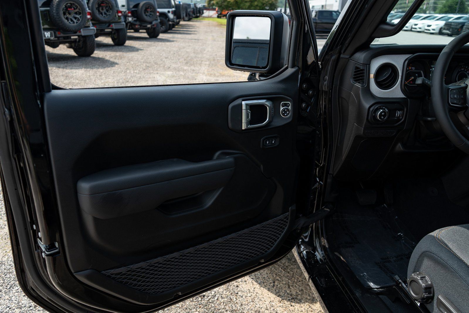 Used 2025 Jeep Gladiator Sport AWD/4WD image 16