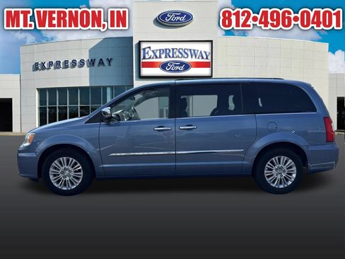 Used 2011 Chrysler Town & Country Touring-L w/ Driver Convenience Group FWD image 6