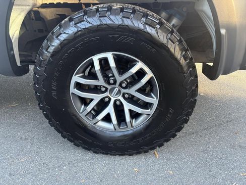 Used 2018 Ford F150 Raptor w/ Equipment Group 802A Luxury image 16