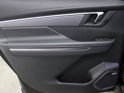 Used 2025 Buick Enclave Sport Touring image 18