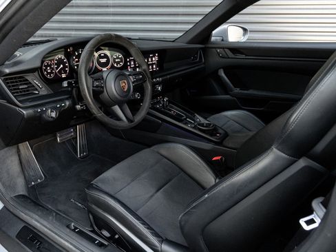 Certified 2023 Porsche 911 Carrera GTS image 4
