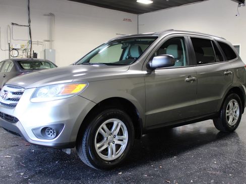 Used 2012 Hyundai Santa Fe GLS FWD image 6