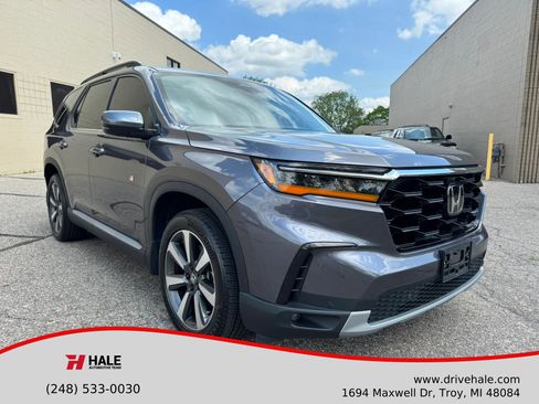 Used 2025 Honda Pilot Touring image 1