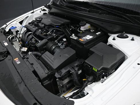 Certified 2025 Hyundai Elantra Sport image 26