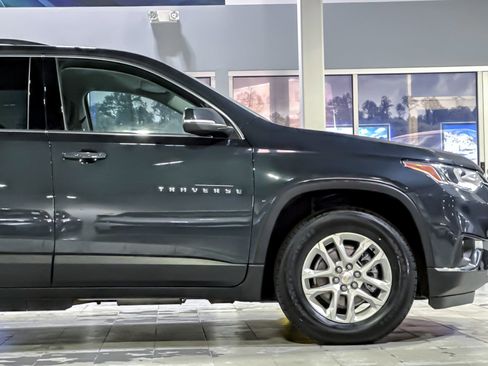 Used 2021 Chevrolet Traverse LT image 35