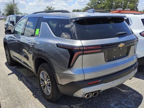 Used 2026 Chevrolet Traverse LT w/ Driver Confidence Package FWD image 2