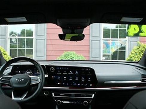 Used 2024 Chevrolet Traverse Z71 w/ Enhanced Driving Package AWD/4WD image 22