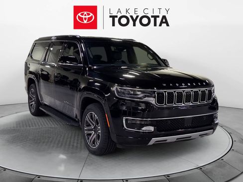 Used 2024 Jeep Wagoneer L Series II image 10