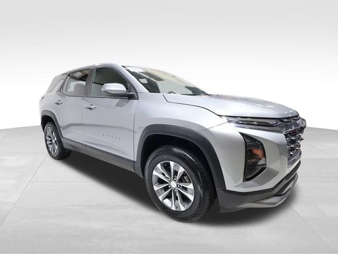 Used 2026 Chevrolet Equinox LT FWD image 6