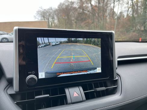 Used 2025 Toyota RAV4 XLE image 17