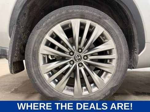 Used 2024 Toyota Highlander Platinum AWD/4WD image 25