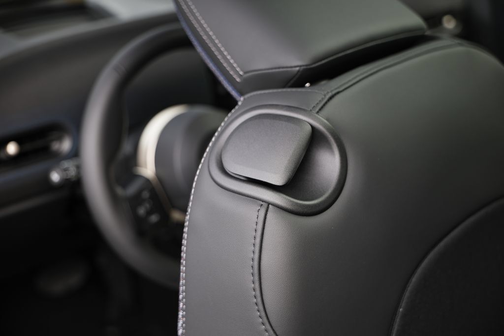 New 2026 MINI Cooper 2-Door Hardtop FWD image 23