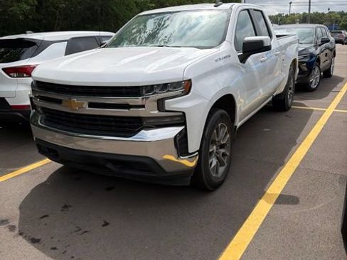 Used 2022 Chevrolet Silverado 1500 LT AWD/4WD image 1