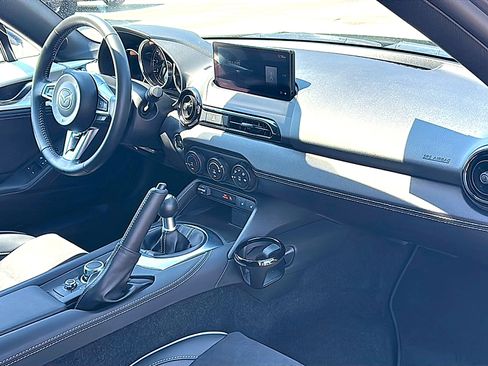 Used 2025 MAZDA MX-5 Miata RF Club RWD image 19