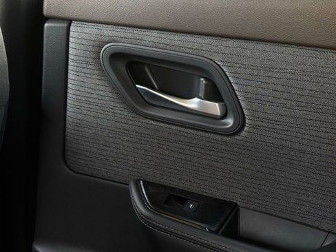 Used 2023 Nissan Rogue SV image 41