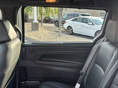 Used 2023 Honda Odyssey Sport image 30