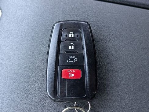 Used 2022 Toyota Highlander XSE FWD image 31