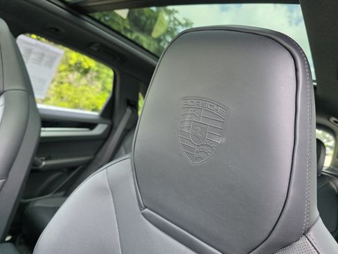 Used 2024 Porsche Cayenne AWD/4WD image 13