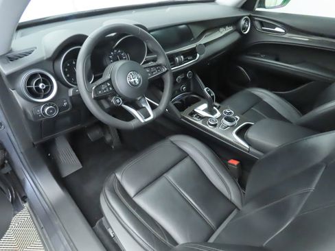 Used 2020 Alfa Romeo Stelvio image 9