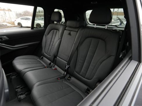 Used 2022 BMW X7 M50i w/ Dynamic Handling Package image 21