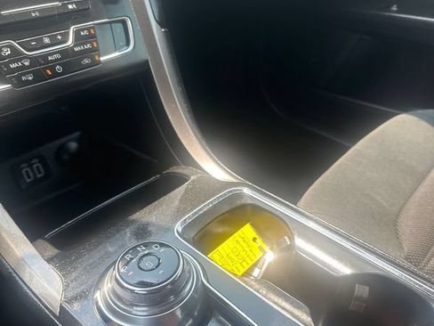 Used 2019 Ford Fusion SE FWD image 25