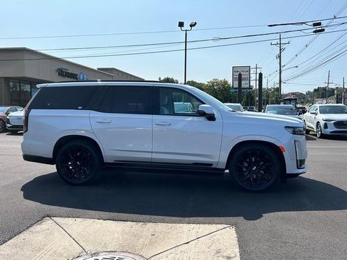 Used 2023 Cadillac Escalade Sport Platinum w/ LPO, ONYX Package image 2