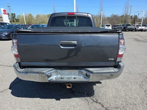 Used 2013 Toyota Tacoma 4x4 Access Cab V6 w/ TRD Off-Road Pkg image 5