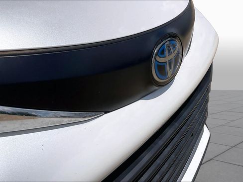 Used 2024 Toyota Sienna XLE FWD image 30