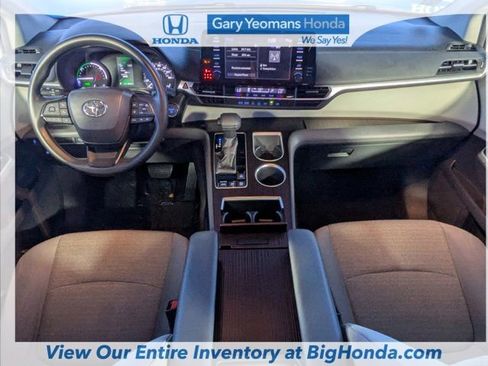 Used 2023 Toyota Sienna LE image 12