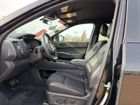 Certified 2025 Nissan Pathfinder Rock Creek image 7