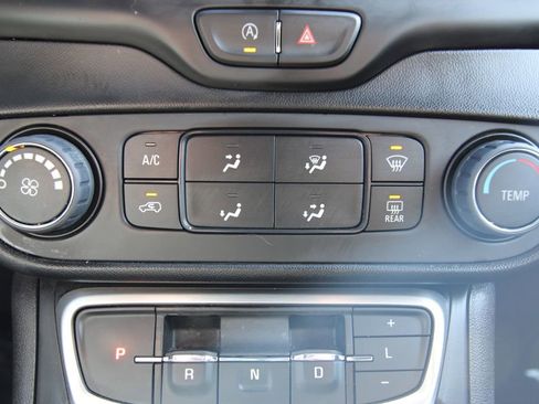 Used 2024 GMC Terrain SLE image 27