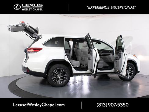 Used 2019 Toyota Highlander LE FWD image 23