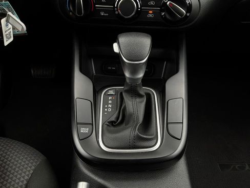 Used 2025 Kia Soul LX w/ LX Technology Package FWD image 21