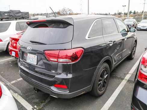 Used 2019 Kia Sorento LX image 8